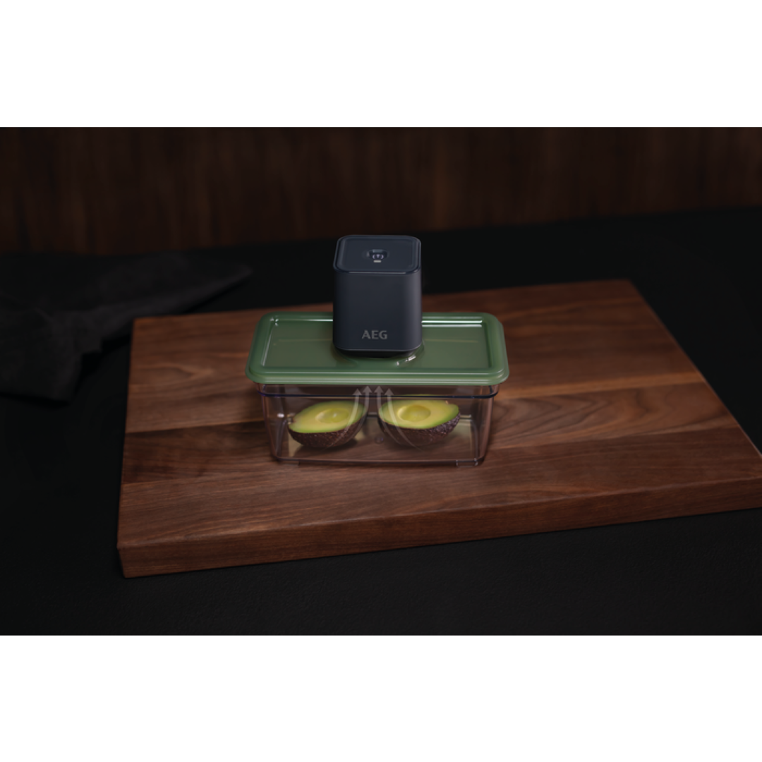 AEG electric vacuum pump WITH 3 STORAGE BOXES