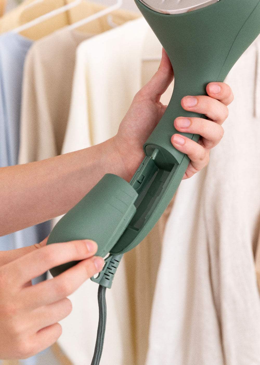 CREATE IRON UP Vertical steam iron